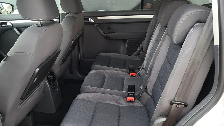 VOLKSWAGEN Touran -
