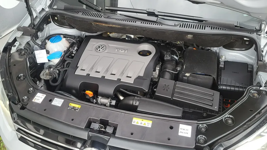 VOLKSWAGEN Touran -
