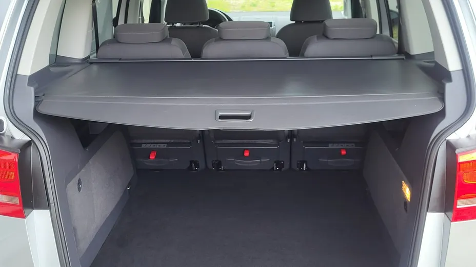 VOLKSWAGEN Touran -