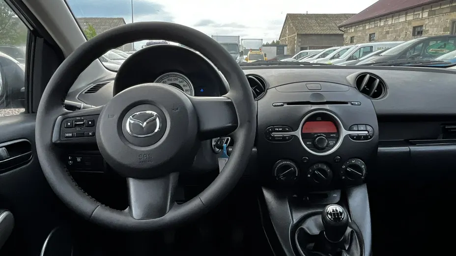 MAZDA 2 -