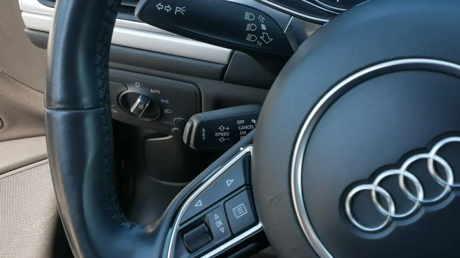 AUDI A6 -