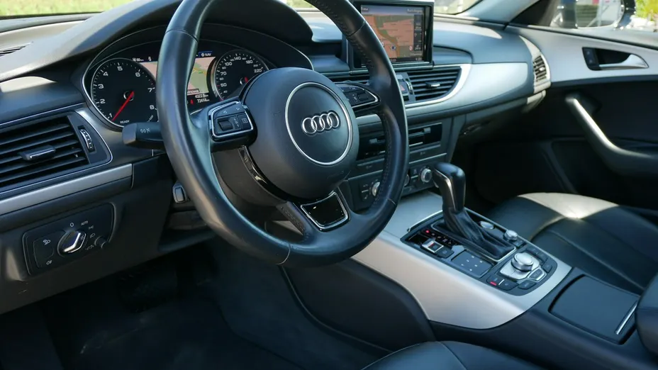 AUDI A6 -