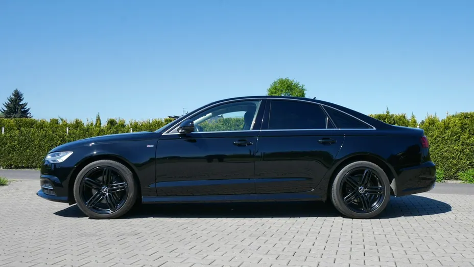 AUDI A6 -