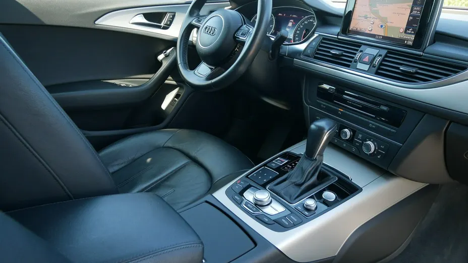 AUDI A6 -