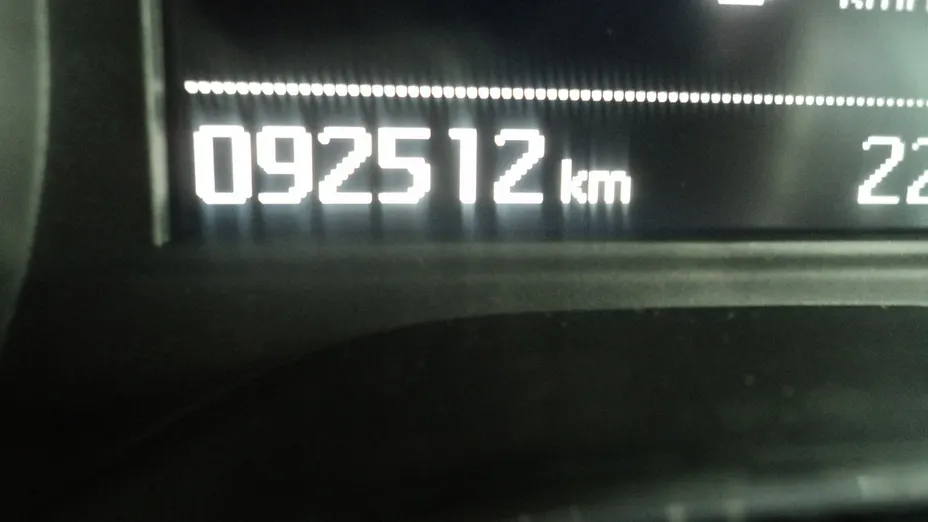 PEUGEOT 208 -