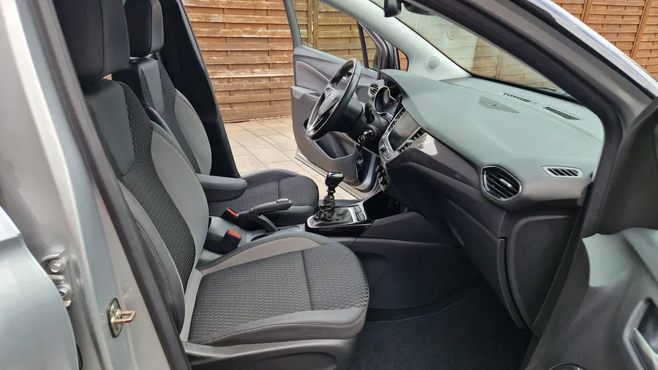 OPEL Crossland X -