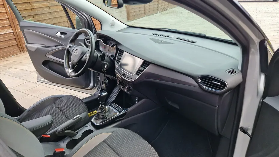 OPEL Crossland X -