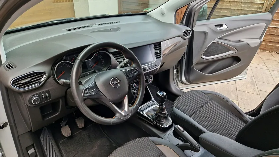 OPEL Crossland X -