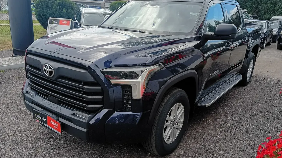 TOYOTA Tundra -