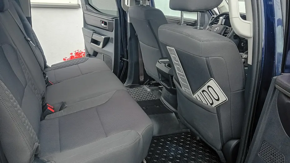 TOYOTA Tundra -
