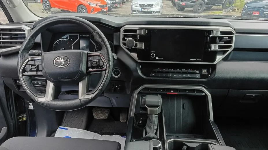 TOYOTA Tundra -