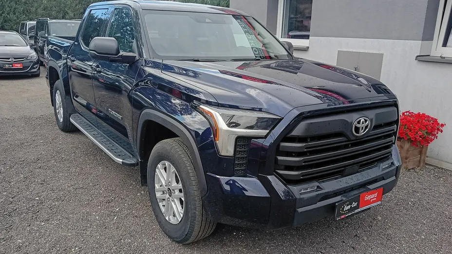 TOYOTA Tundra -