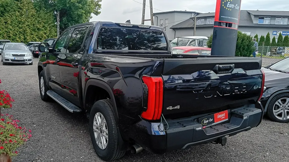 TOYOTA Tundra -