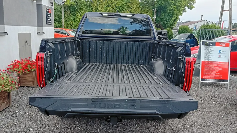 TOYOTA Tundra -