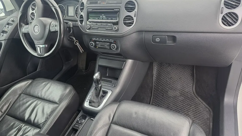 VOLKSWAGEN Tiguan -