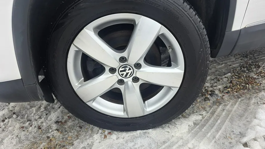 VOLKSWAGEN Tiguan -