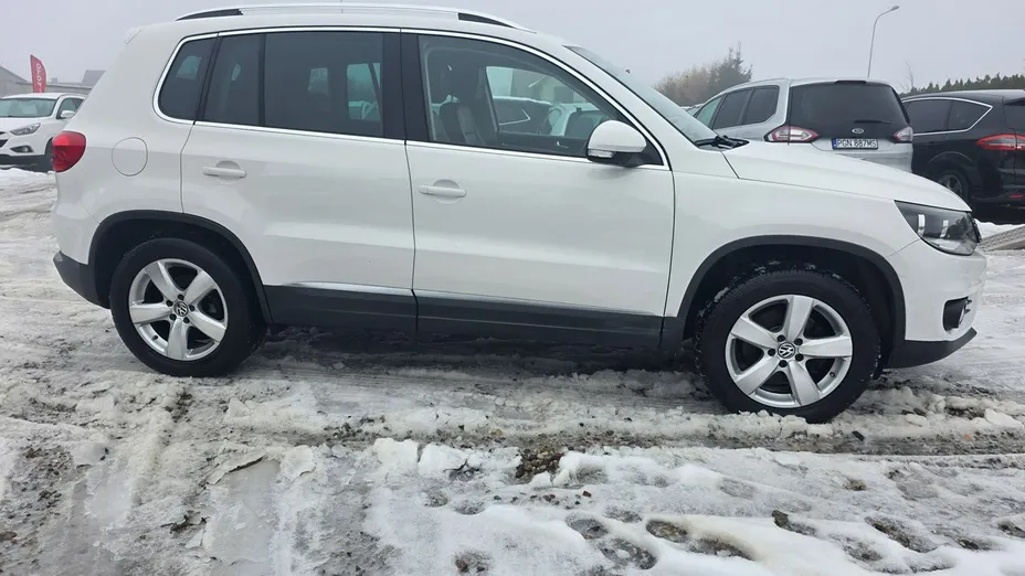 VOLKSWAGEN Tiguan -