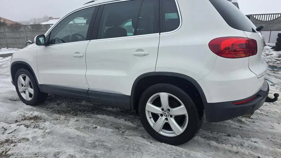 VOLKSWAGEN Tiguan -