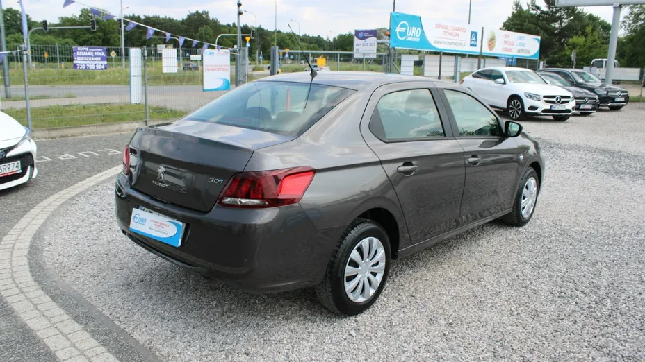 PEUGEOT 301 -