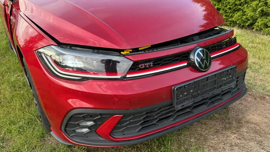 VOLKSWAGEN Polo -