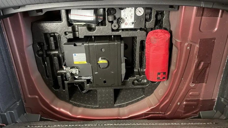 VOLKSWAGEN Polo -