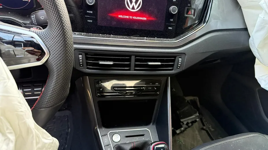 VOLKSWAGEN Polo -
