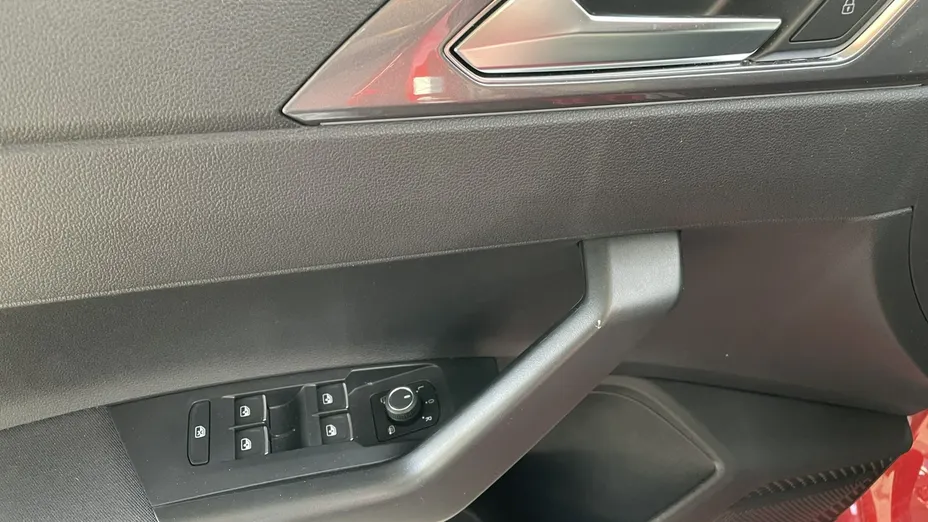 VOLKSWAGEN Polo -