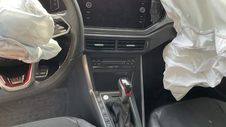 VOLKSWAGEN Polo -
