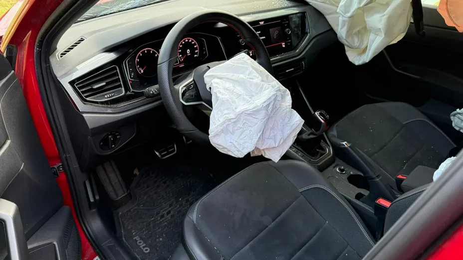 VOLKSWAGEN Polo -