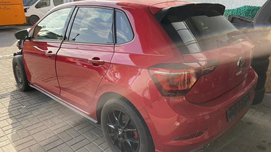VOLKSWAGEN Polo -