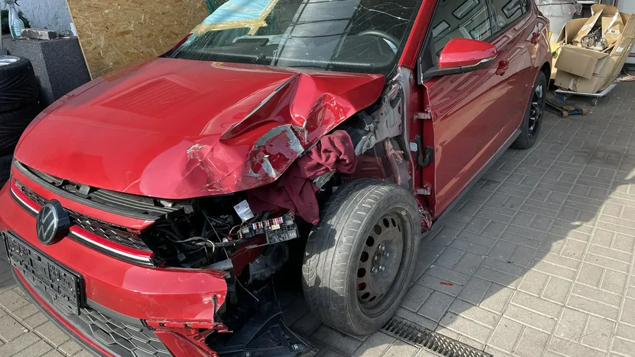 VOLKSWAGEN Polo -