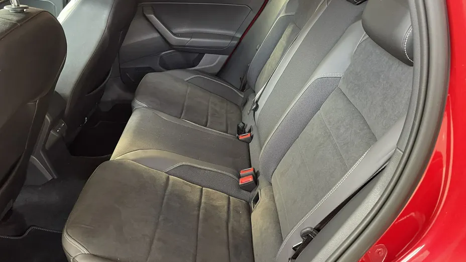 VOLKSWAGEN Polo -