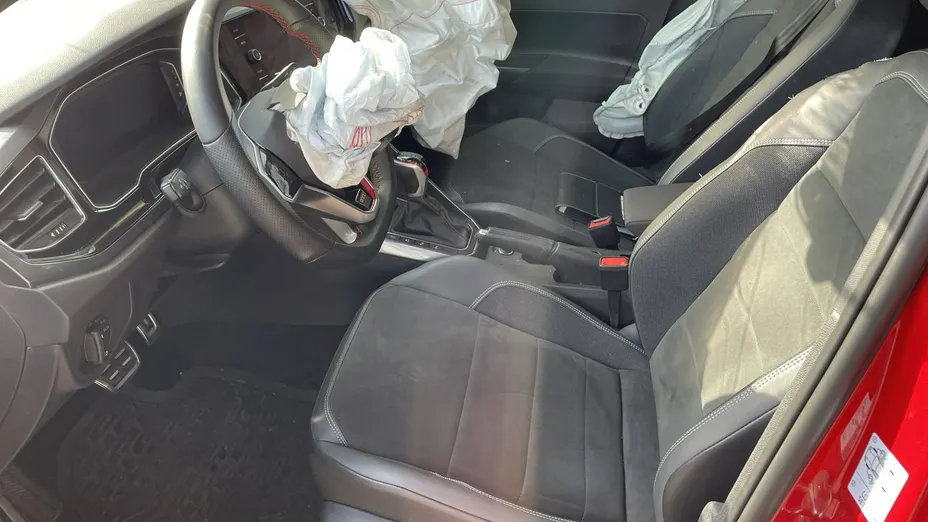 VOLKSWAGEN Polo -
