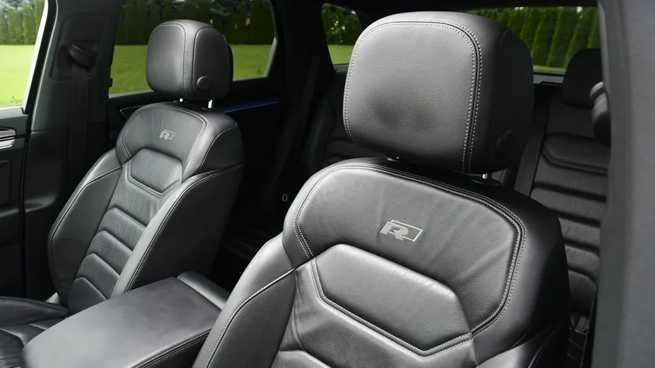 VOLKSWAGEN Touareg -