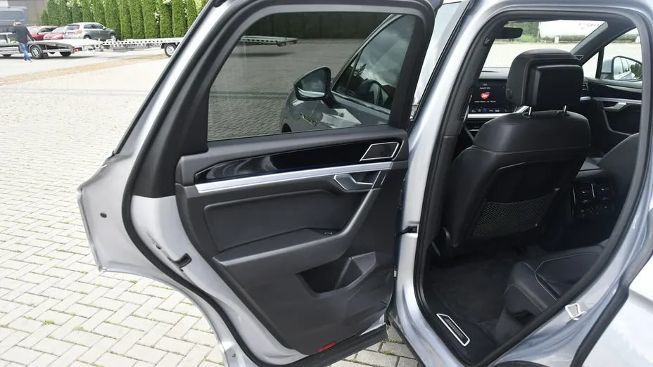 VOLKSWAGEN Touareg -