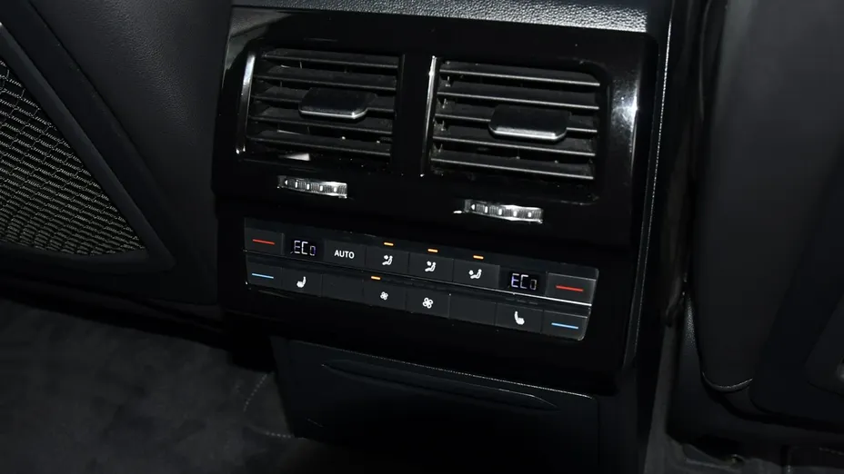 VOLKSWAGEN Touareg -