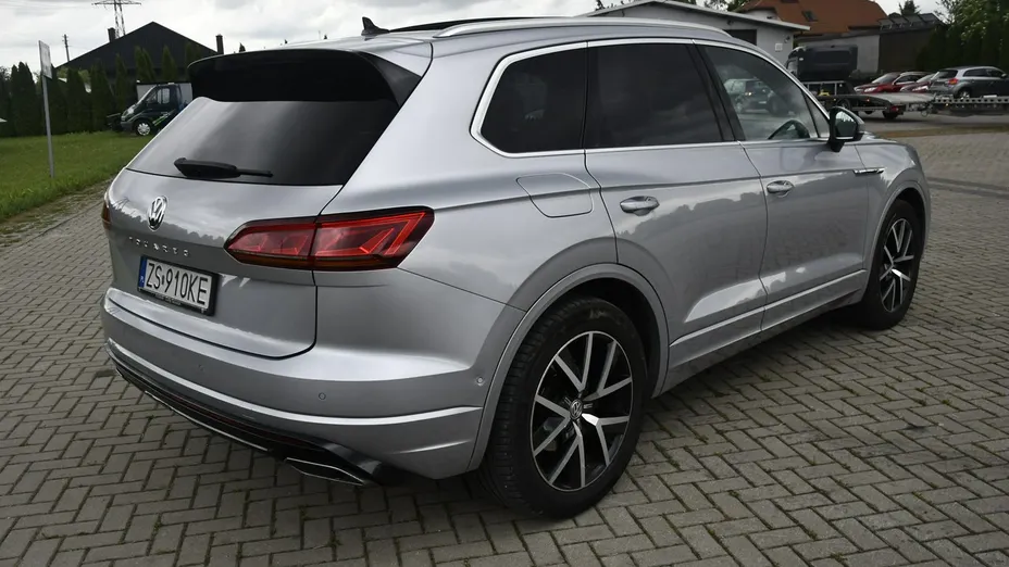 VOLKSWAGEN Touareg -