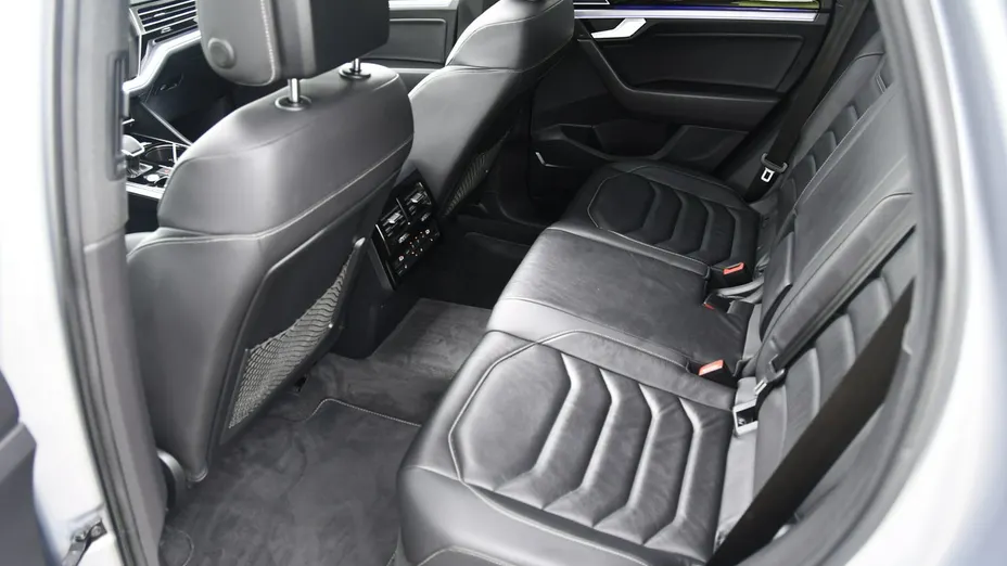 VOLKSWAGEN Touareg -