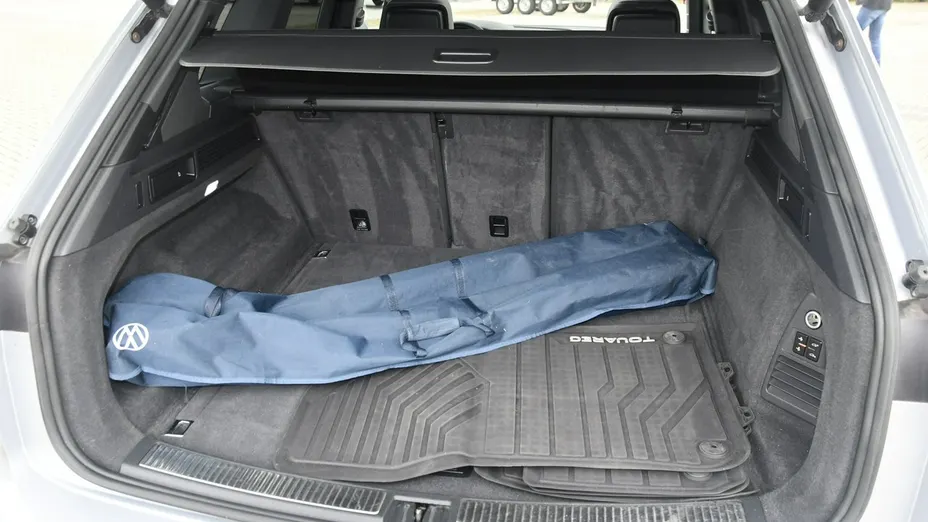 VOLKSWAGEN Touareg -