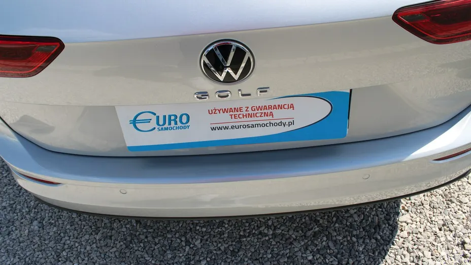 VOLKSWAGEN Golf -