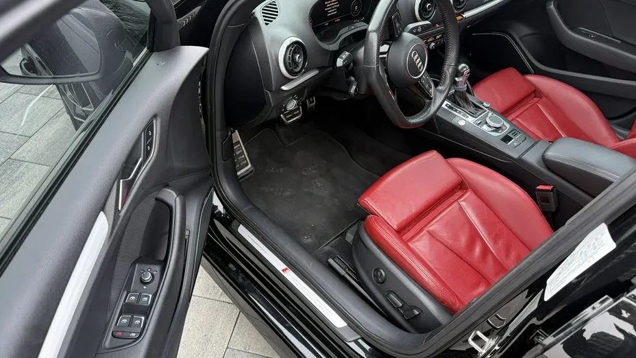 AUDI S3 -