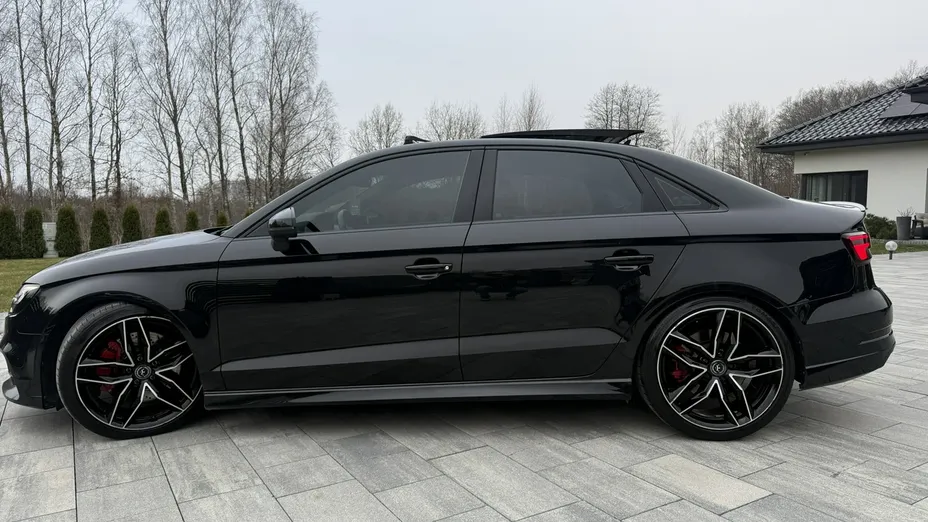AUDI S3 -