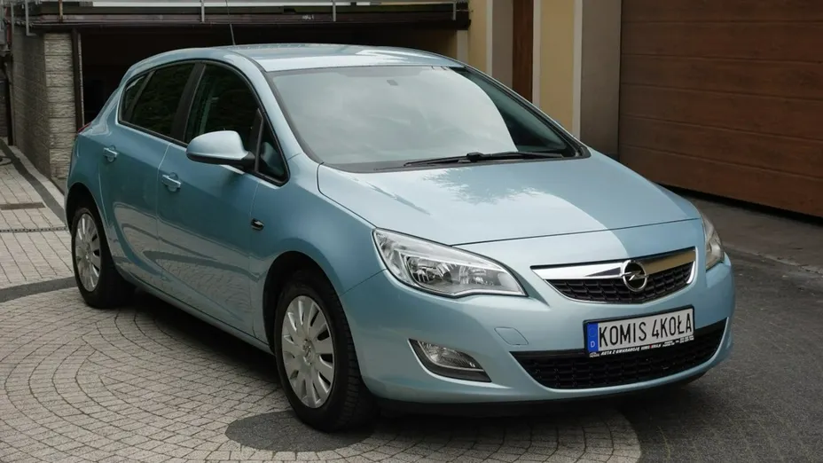 OPEL Astra -