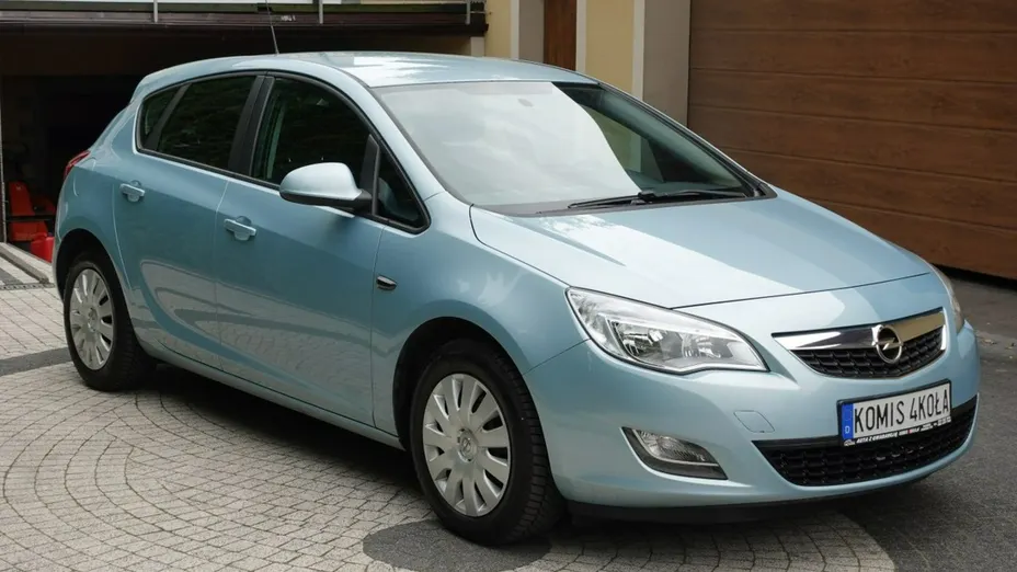OPEL Astra -