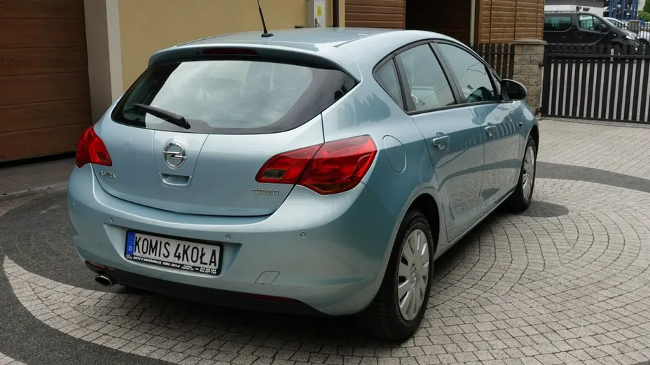 OPEL Astra -