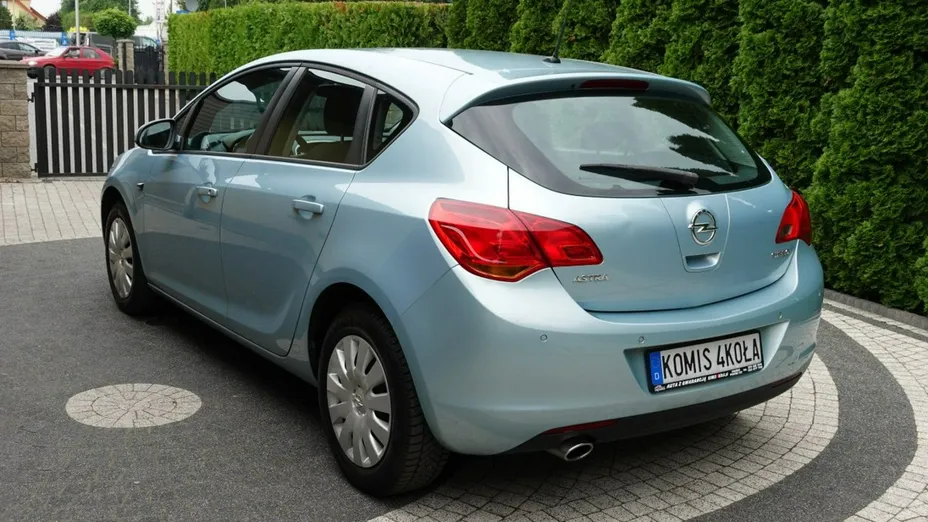 OPEL Astra -