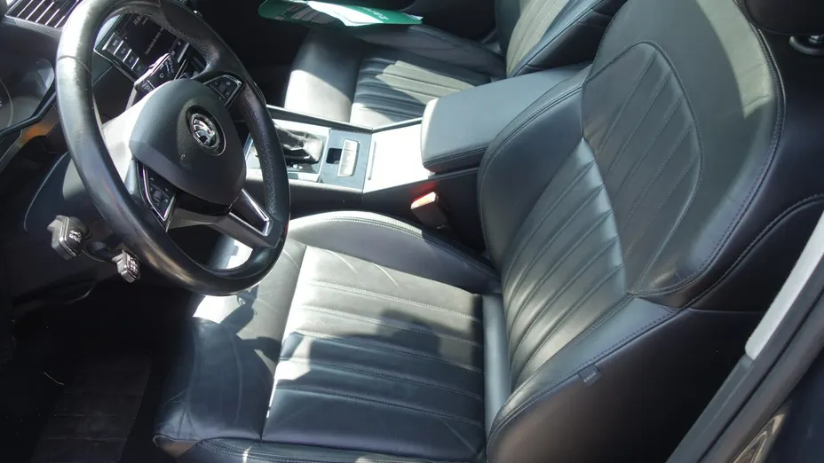 SKODA Superb -