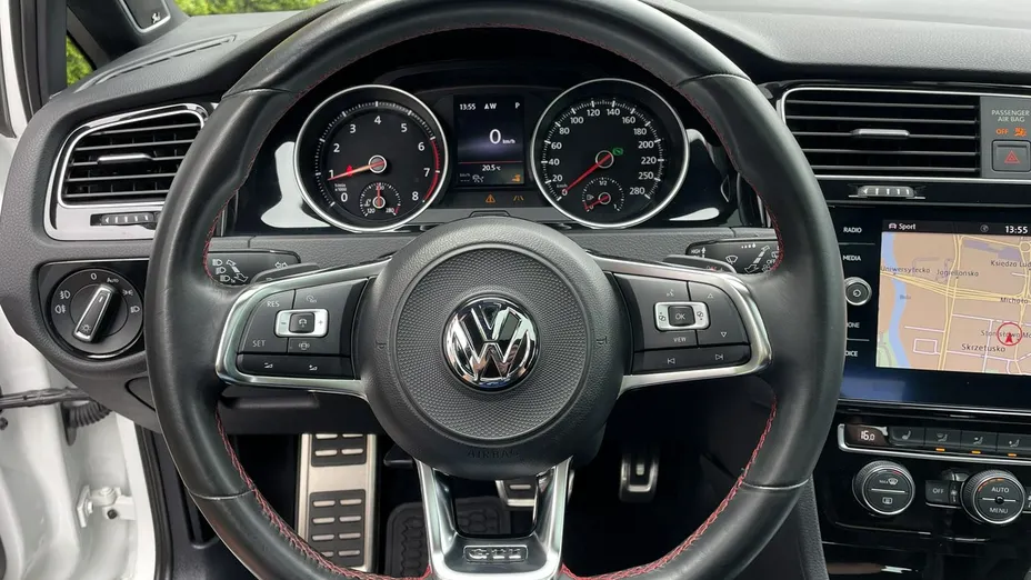 VOLKSWAGEN Golf -