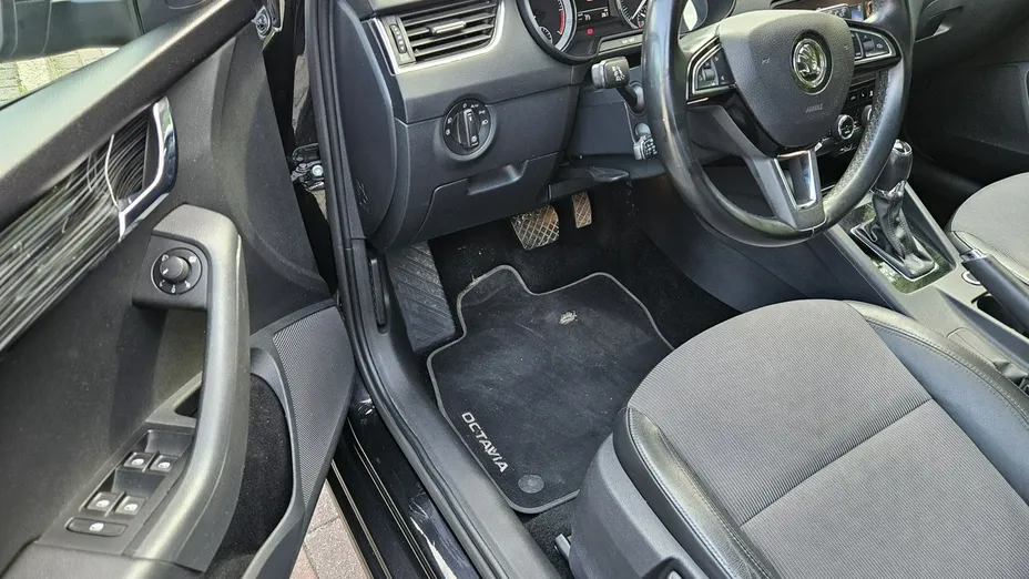 SKODA Octavia -