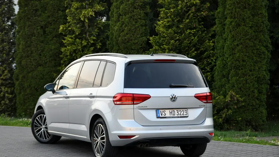 VOLKSWAGEN Touran -